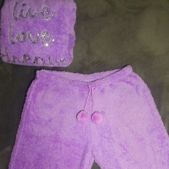 Large fuzzy lilac pajama set - Picture 3 of 4